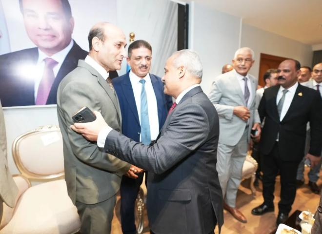 ”محافظ أسيوط” يستقبل المهنئين بعيد الفطر بديوان عام المحافظة في أجواء أحتفالية مبهجة