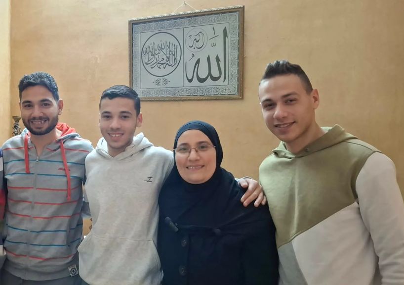 قصة كفاح أم بأسيوط تفوز بلقب الأم المثالية بعد رحلة صبر وتحدي