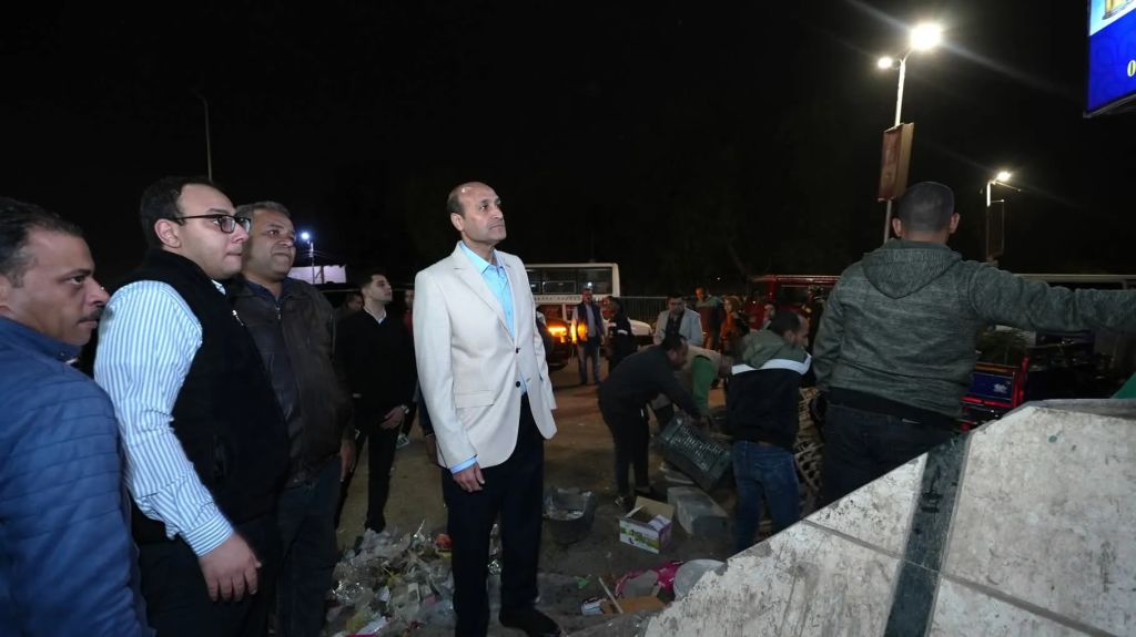 محافظ أسيوط يقود حملة موسعة لرفع الإشغالات والنظافة.. إزالة فورية لمخلفات الباعة والفريزة واستعادة الانضباط بمناطق الأزهر والوليدية