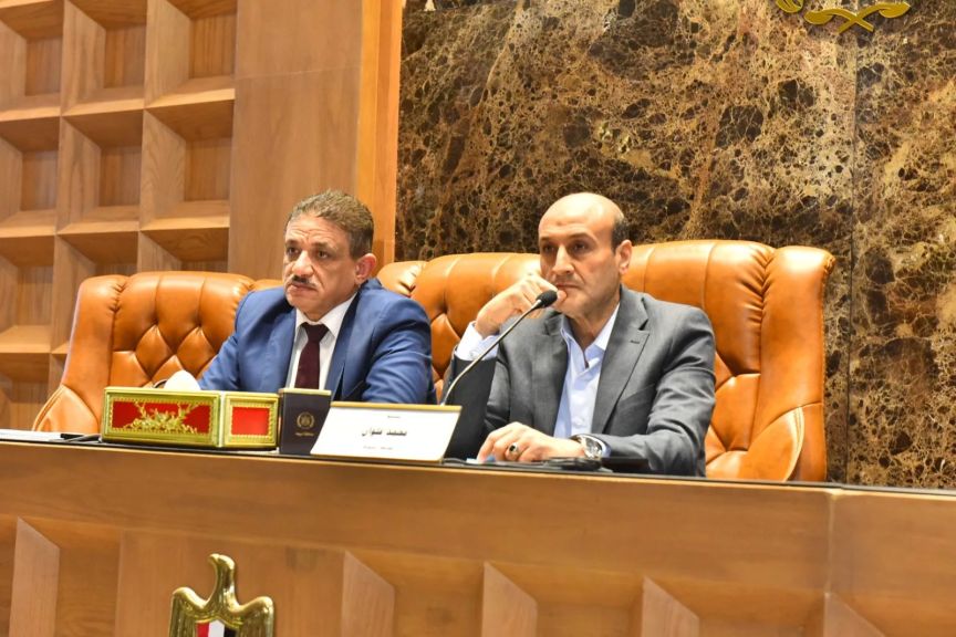 ”محافظ أسيوط” يتابع ملفات تقنين أراضي الدولة والتصالح ويشدد على إزالة المتغيرات المكانية فورا