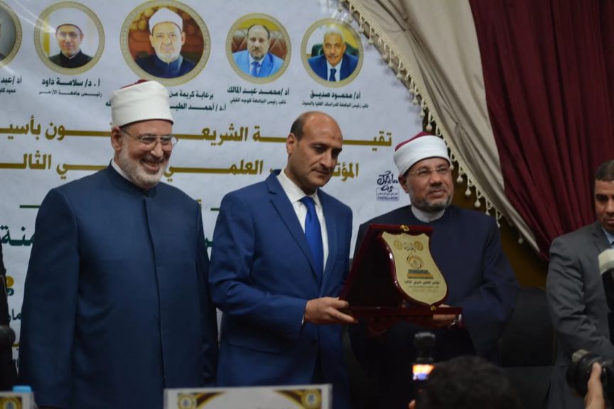 محافظ أسيوط ووكيل الأزهر يفتتحان مؤتمرًا دوليًا لمواجهة المنازعات الأسرية في عصر الرقمنة وتعزيز استقرار الأسرة