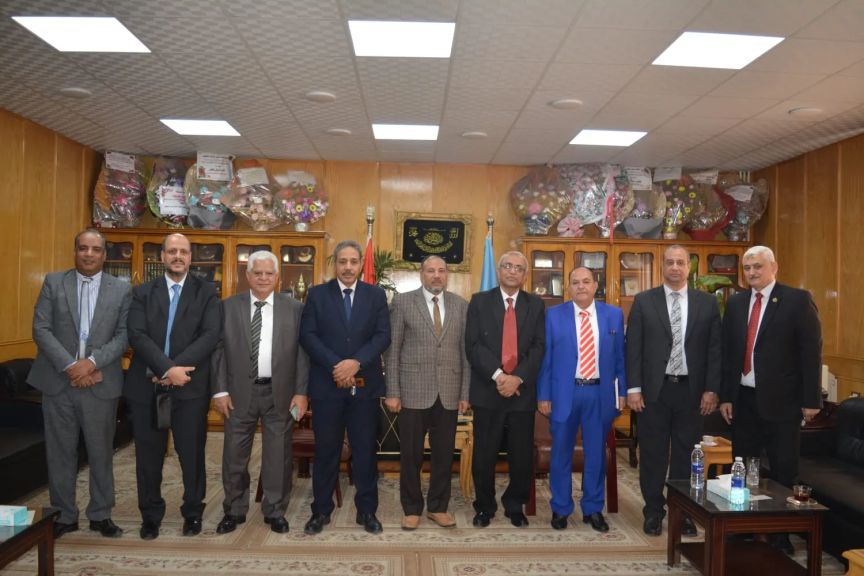 نائب رئيس جامعة الأزهر للوجه القبلي يستقبل فريق الهيئة القومية لضمان جودة التعليم والاعتماد لنجديد اعتماد كلية العلوم للبنين بأسيوط