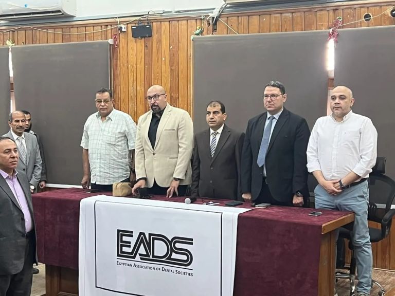 عميد كلية طب الأسنان بأسيوط يفتتح فعاليات اليوم العلمى لطب الأسنان
