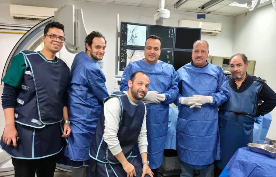 قسم الأشعة التشخيصية والتدخلية بجامعة أسيوط ينجح في إنقاذ حياة سيدة من نزيف رحمي حاد بعد الولاده