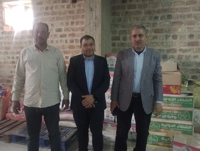 ”محافظ  أسيوط” ضبط مصنع مخالف والتحفظ على 2066 منتجا غدائيا منتهي الصلاحية بقرية الزاوية