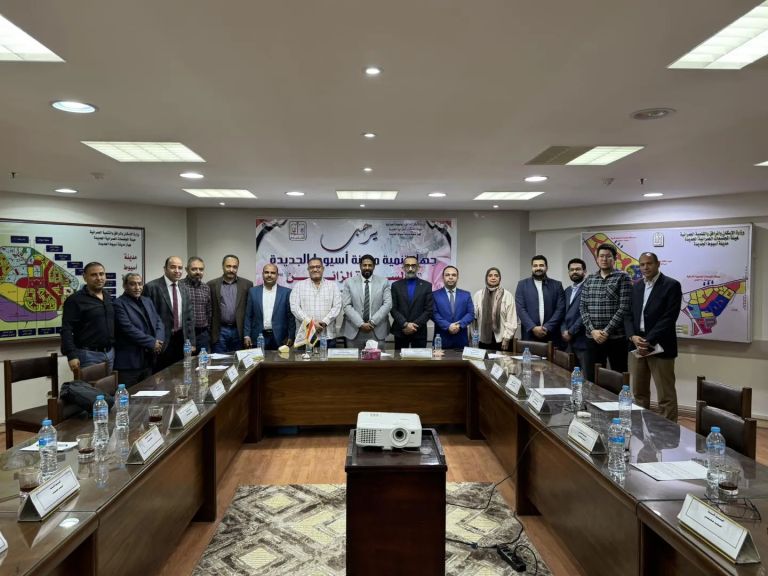 خطوط سير لجميع المناطق وحلول لظاهرة الكلاب الضالة ودعم وحدة الإطفاء أبرز الملفات في اجتماع مجلس الأمناء بأسيوط الجديدة