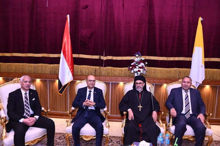 الدكتور المنشاوي يزور مطرانية الأقباط الكاثوليك لتهنئة الأنبا دانيال لطفى بعيد القيامة المجيد