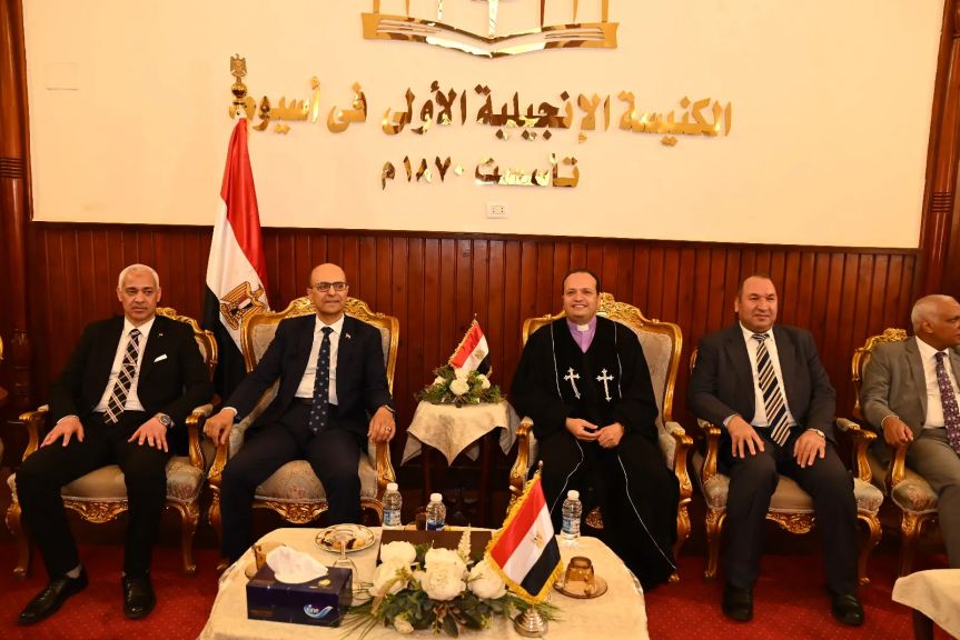 رئيس جامعة أسيوط الأهلية يشيد بحكمة القيادة السياسية في الحفاظ على مكانة مصر وأمانها في ظل الأحداث الإقليمية والعالمية الراهنة