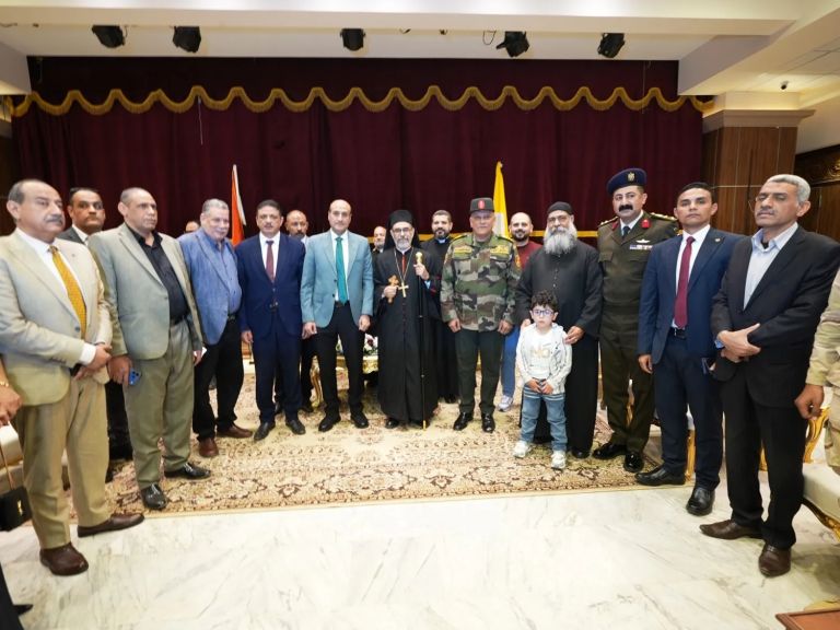 محافظ أسيوط يواصل جولاته بالكنائس للتهنئة بعيد القيامة المجيد ويؤكد: ترابط المصريين قوة دافعة نحو الاستقرار والتقدم