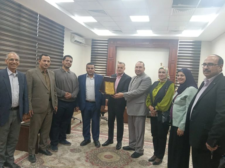 ”رئيس جامعة أسيوط الأهلية” يستقبل وفدا ممثلا على مؤسسة د . أحمد جمعة لتهنئة سيادته عن منصبه الجديد وبحث تعزيز أواصره التعاون المشترك