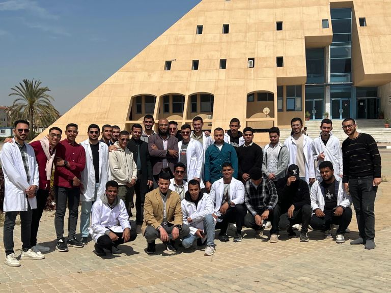 كلية العلوم بنين أسيوط تختتم التدريب الحقلي لطلاب قسم النبات والميكروبيولوجي بالإسكندرية لتعزيز مهارتهم البحثية