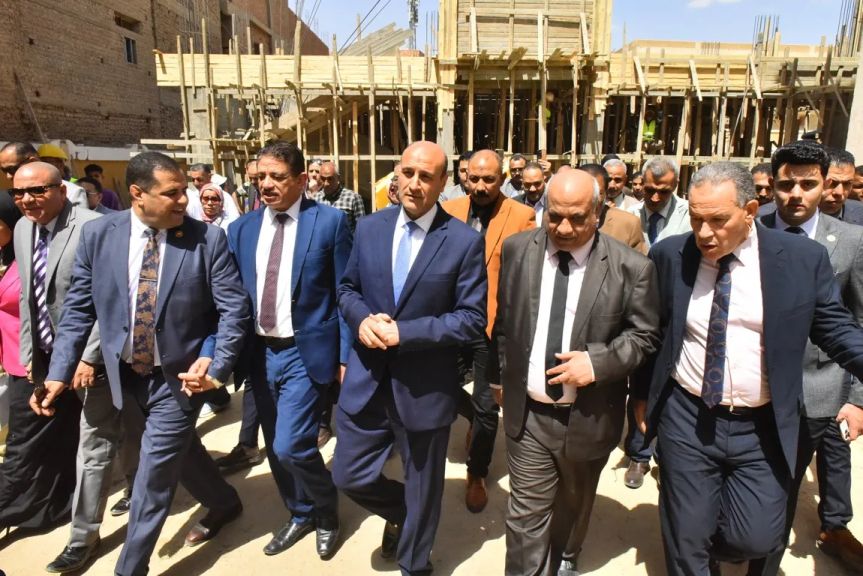 ”محافظ  أسيوط” يفتتح المدرسة الفكرية ببني عديات ويتفقد توسعات لمدرستين بمنفلوط