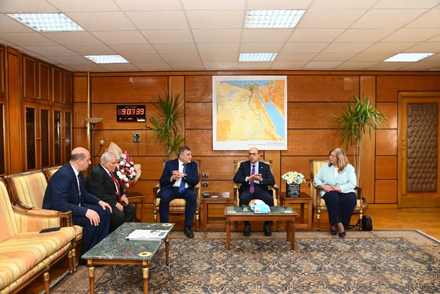 ”الدكتور المنشاوي” يستقبل وزير الموارد المائية والري الأسبق ورئيس قسم الري بهندسة الإسكندرية للمشاركة في مناقشة رسالة دكتوراه بجامعة  أسيوط