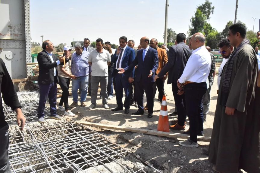 ”محافظ أسيوط” يتابع ميدانيا تطوير كوبري الحواتكة ويوجه بتسريع وتيرة التنفيذ