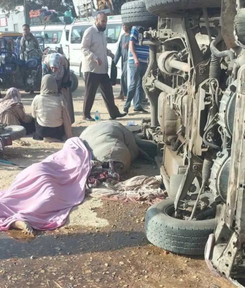 وفاة أثنين وأصابة 12 أخرين أثر تصادم ميكروباص وتروسيكل على الطريق الشرقى محور منفلوط