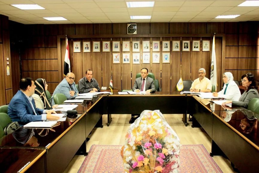 مجلس إدارة مركز بحوث الدواء بجامعة أسيوط تطوير منظومة البحث الدوائي وتعزيز التكامل بين البحث العلمي والصناعة