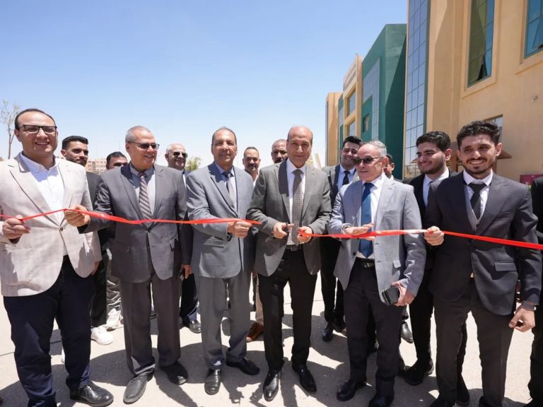 ”محافظ  أسيوط” يفتتح ملتقي التوظيف بجامعة سفنكس بمشاركة 40 شركة دوائية وحضور آلاف شباب الصعيد لتعزيز فرص العمل