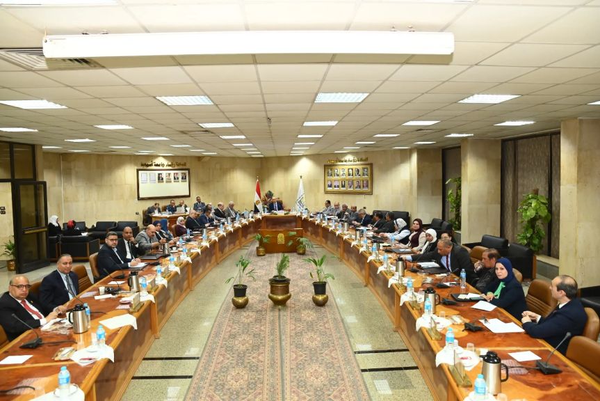 مجلس جامعة أسيوط يعقد اجتماعه الدوري برئاسة الدكتور أحمد المنشاوي