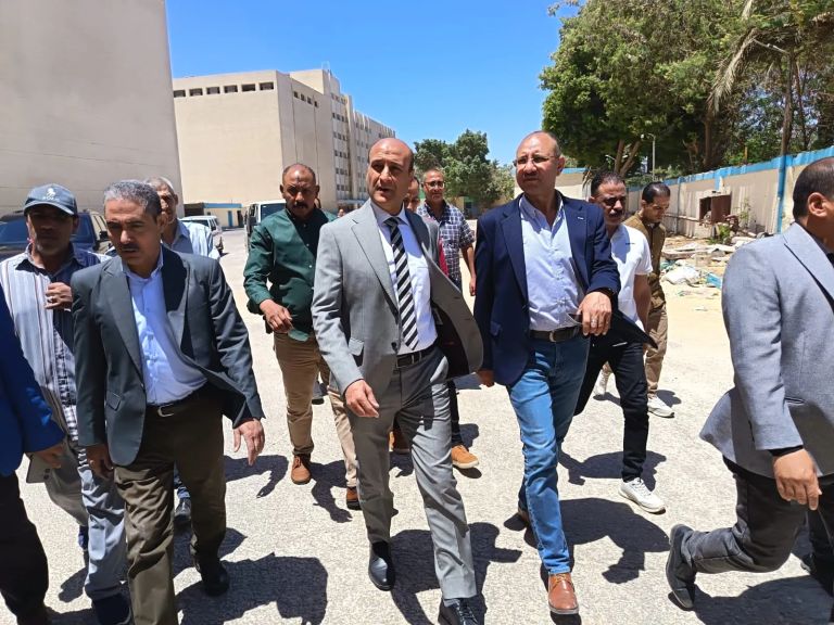 محافظ اسيوط يتفقد أعمال توريد القمح بصوامع مطاحن مصر الوسطى ويؤكد أنتظام المنظومة واستيعاب 28 موقعا تخزينيا بسعة 221 ألف طن