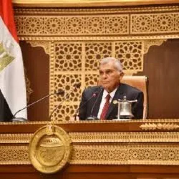 مجلس الشيوخ يرفع الجلسه العامه وينعقد غدا.. رفع المستشار عصام الدين فريد، رئيس مجلس الشيوخ، أعمال وفعاليات الجلسة العامة اليوم، معلنًا رفع الجلسة على أن تُستأنف في تمام الحادية عشرة من صباح الغد.