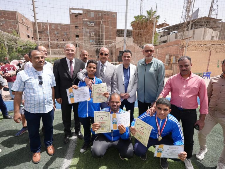 محافظ أسيوط يكرم أبطال المحافظة الرياضيين بعد إنجازات عربية ودولية مشرفة ويؤكد: دعم الموهوبين مستمر لرفع اسم مصر عاليًا