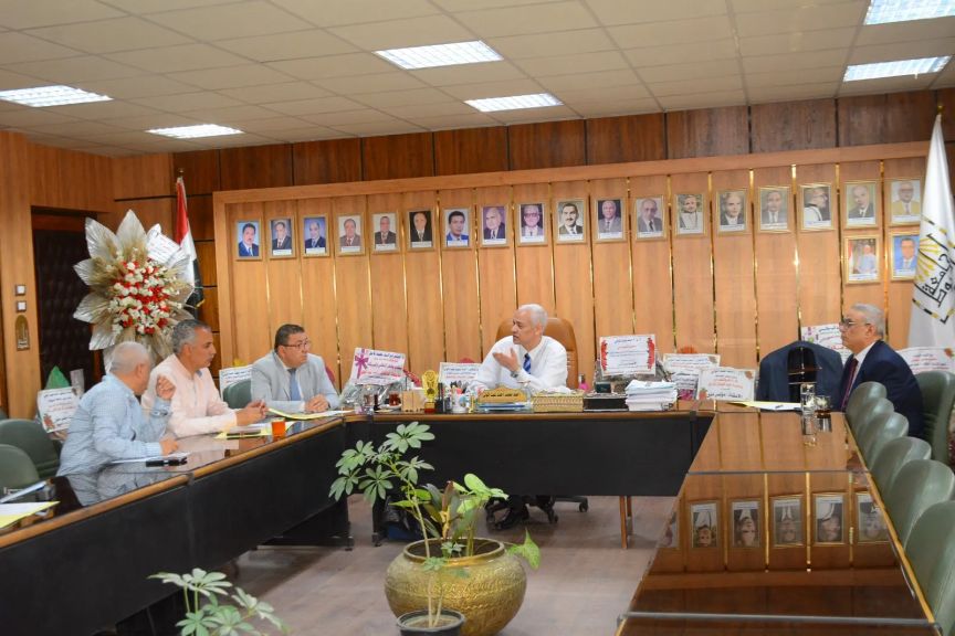 جامعة أسيوط تنظم ملتقى لتنمية مهارات وقدرات موظفي شئون التعليم والطلاب لتطوير الأداء الإداري ورفع كفاءة الخدمات المقدمة للطلاب