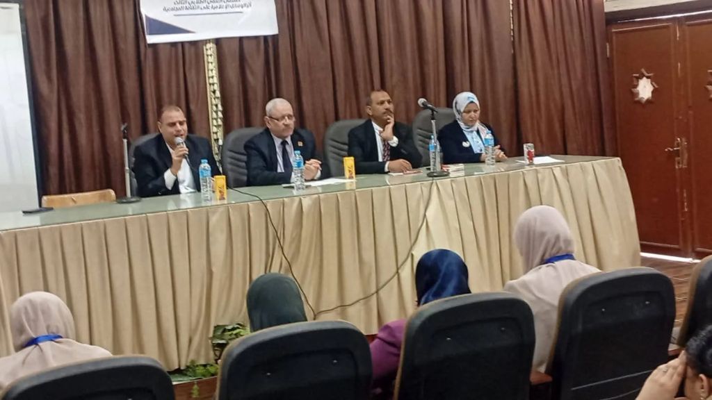 أثر الوسائل الإعلامية على الثقافة المجتمعية...ملتقى طلابي بكلية البنات الإسلامية بأسيوط