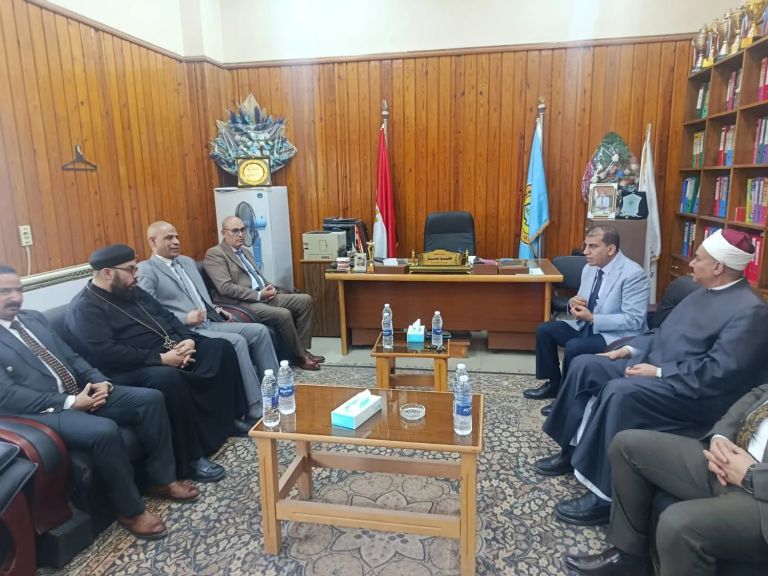 عميد طب الأسنان بجامعة الأزهر بأسيوط يستقبل وفد ”بيت العائلة المصرية” لبحث سبل التعاون المجتمعي