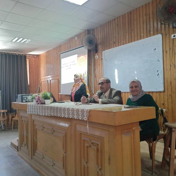 تصميم الدروس التفاعلية بالذكاء الاصطناعي: دورة تدريبية لتأهيل طالبات كلية التربية بنات بأسيوط لسوق العمل