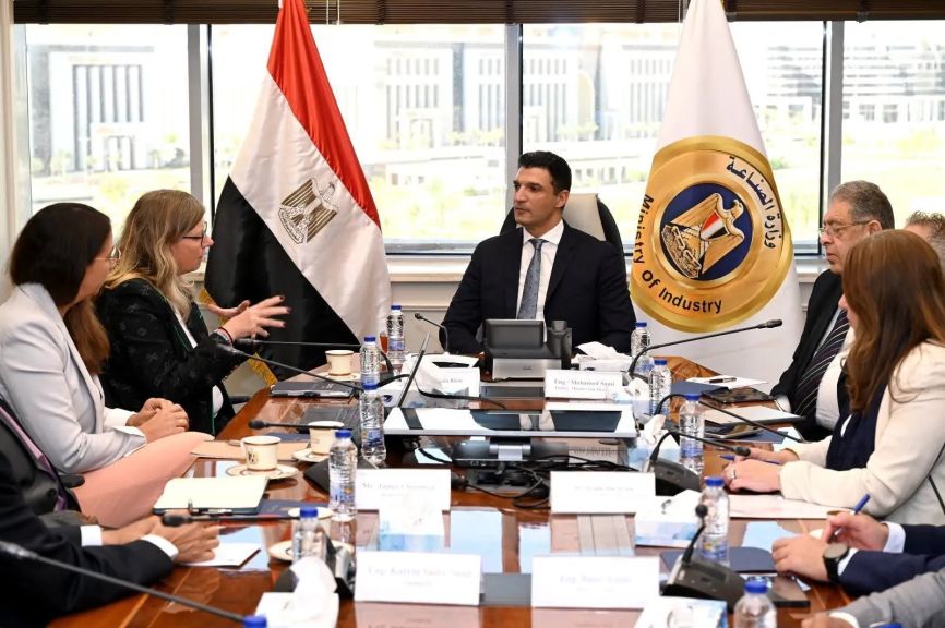 وزير الصناعة يبحث مع وفد شركة فولكس فاجن خطط الشركة للتوسع في صناعة السيارات في مصر خلال الفترة المقبلة