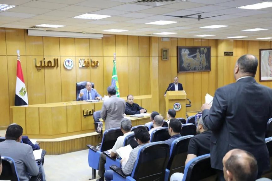 محافظ المنيا يهنئ العمال بعيدهم.. يبحث استعدادات الامتحانات.. ويطرح فرصًا استثمارية لمنشآت طبية ضمن التأمين الصحي الشامل