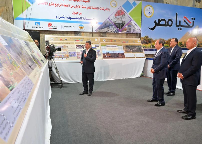 الرئيس  السيسي، صباح، يقوم بجولة تفقدية للأعمال الإنشائية لمشروع محطة الأهرامات،