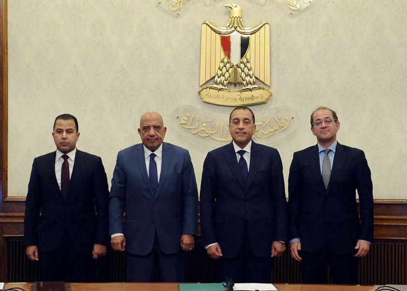 رئيس الوزراء يشهد توقيع ”بروتوكول اتفاق” بين شركة ”تحيا مصر” القابضة للاستثمار والتنمية ووزارتي ”الكهرباء” و”المالية” لتمويل عدد من مشروعات الطاقة الجديدة والمتجددة