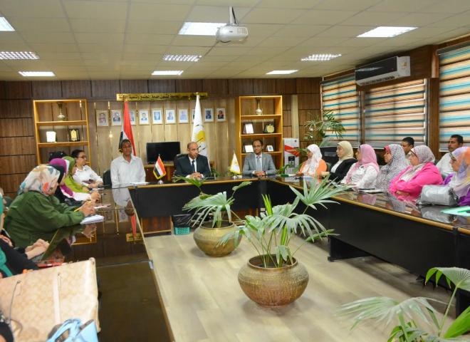 جامعة أسيوط تنظم ورشة عمل حول “آليات تحسين جودة العمل الإداري لأعضاء فريق عمل المنصة الرقمية للمجلس الأعلى للجامعات”