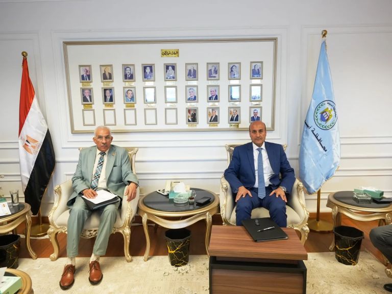 ضمن لقاءاته الدورية .. محافظ أسيوط يلتقي أعضاء مجلس الشيوخ لبحث مشكلات المواطنين وتعزيز التنسيق المشترك