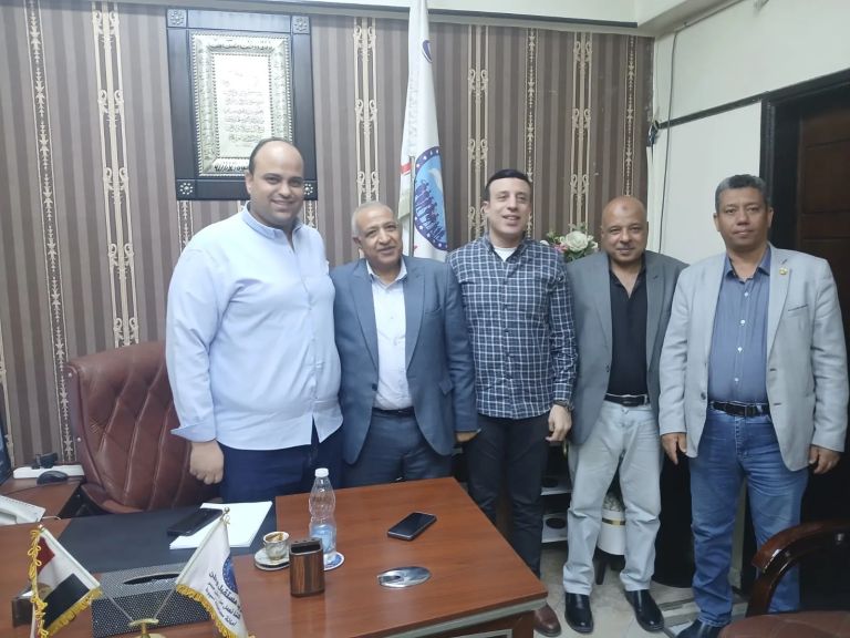 امين عمال مستقبل وطن أسيوط ورئيس الاتحاد المحلي يهنئ محمود نفادي والشناوي بتوليهما قيادة «مستقبل