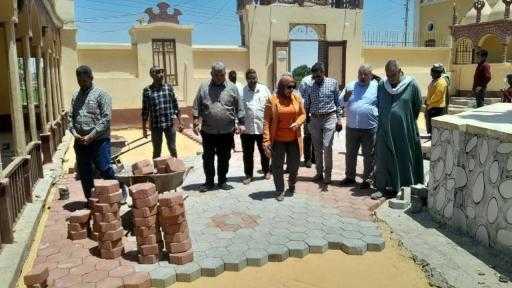 محافظ أسيوط: تطوير محيط مسجد أبو العيون بدشلوط وتركيب بلاط الإنترلوك بالساحة الخارجية