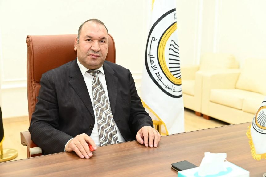 رئيس جامعة أسيوط الأهلية يُصدر قرارًا بتعيين الدكتور حسن الهواري مستشارًا للتحول الرقمي