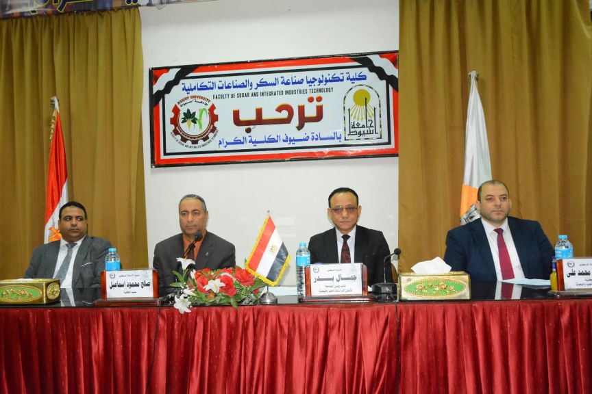جامعة أسيوط تستعد لتنظيم معرض «أضحى مبارك» للملابس والمواد الغذائية دعمًا للأسر الأولى بالرعاية