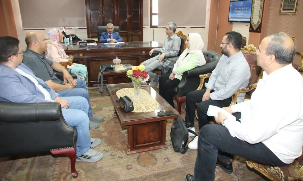 استعدادًا للصيف.. محافظ بني سويف يجتمع بمسؤولي قطاع مياه الشرب والصرف الصحي لاستعراض حلول النقاط الساخنة ومتابعة خطط تحسين الخدمة