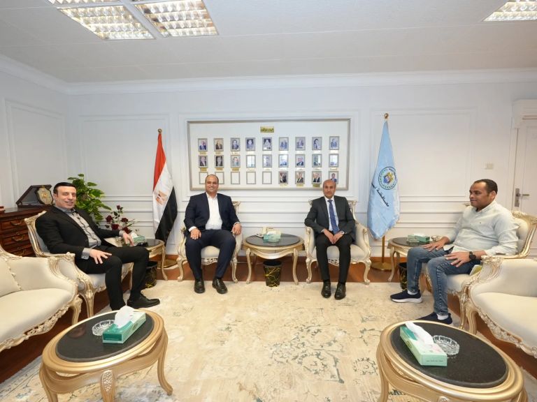محافظ أسيوط يلتقي أمين حزب مستقبل وطن لبحث ملفات الخدمات والمشروعات  التنموية ويؤكد على التعاون الكامل لصالح الوطن والمواطن