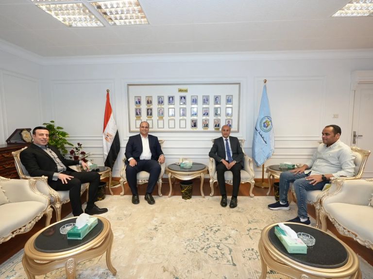محافظ أسيوط يلتقي أمين حزب مستقبل وطن لبحث ملفات الخدمات والمشروعات التنموية ويؤكد على التعاون الكامل لصالح الوطن والمواطن