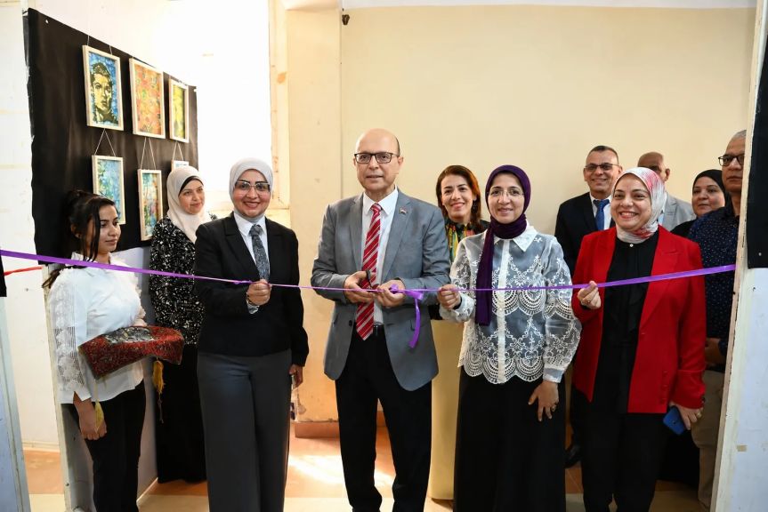 الدكتور المنشاوي يفتتح معرضين فنيين بكلية التربية النوعية جامعة أسيوط تأكيدًا على دعم الإبداع الأكاديمي والطلابي