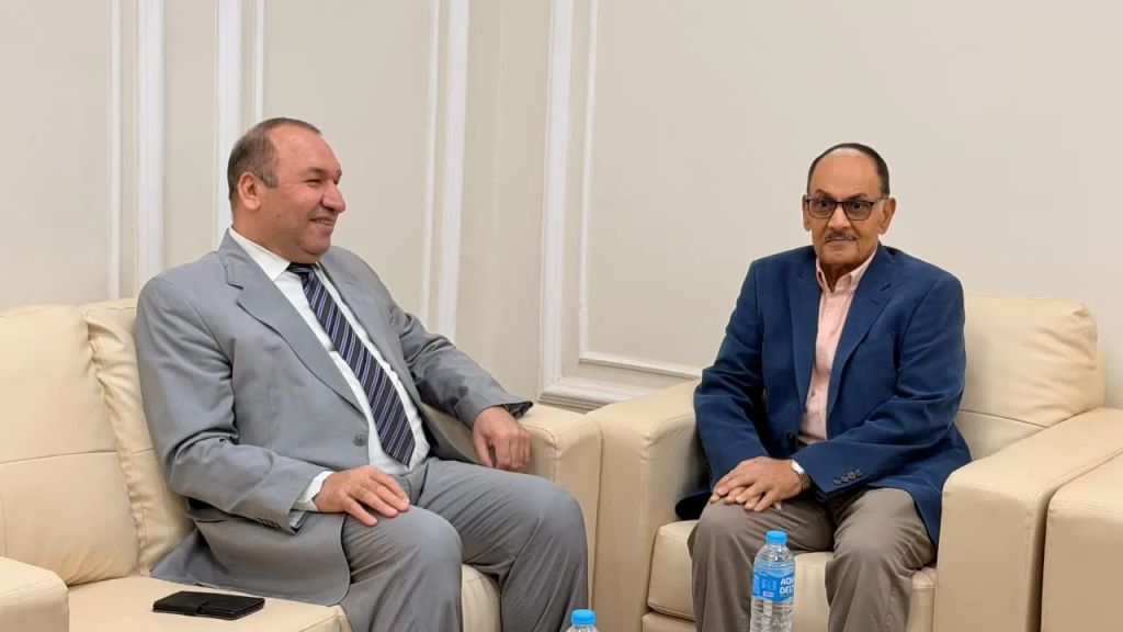 في إطار الاستعداد لانعقاد مجلس الأمناء.. الدكتور محمد سيد يستقبل الدكتور محمد عبد السميع لمتابعة جاهزية جامعة أسيوط الأهلية