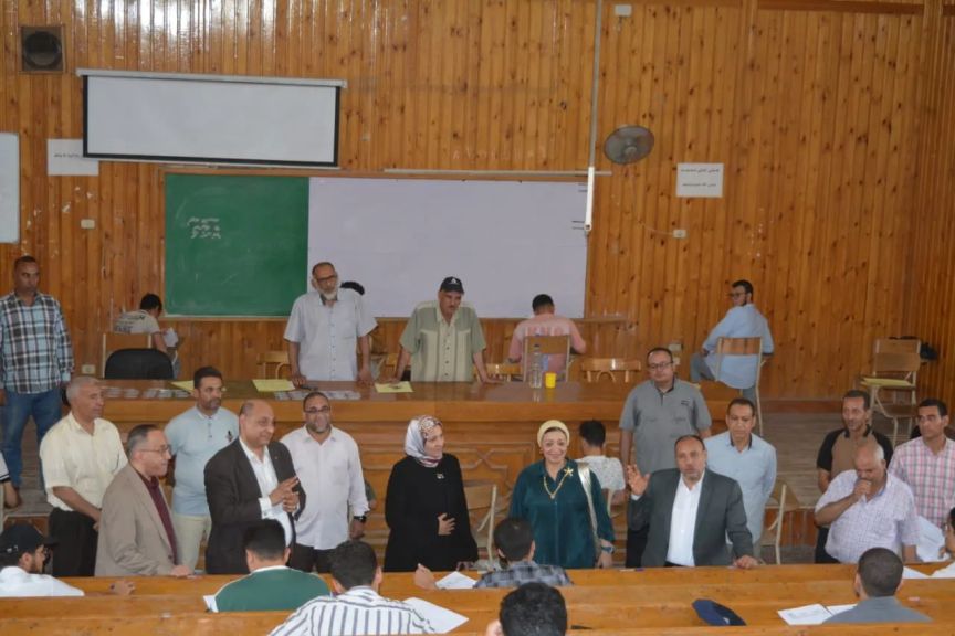 نائب رئيس جامعة الأزهر للوجه القبلي يواصل متابعة امتحانات الفترة المسائية بكلية الطب البيطري بأسيوط