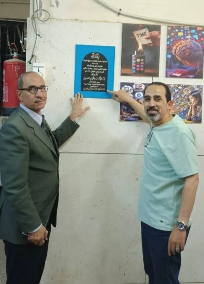 ”ما وراء الشاشة – ضجيج العزلة” جدارية فنية بكلية التربية بنات بجامعة الأزهر بأسيوط لمواجهة مخاطر العزلة الرقمية