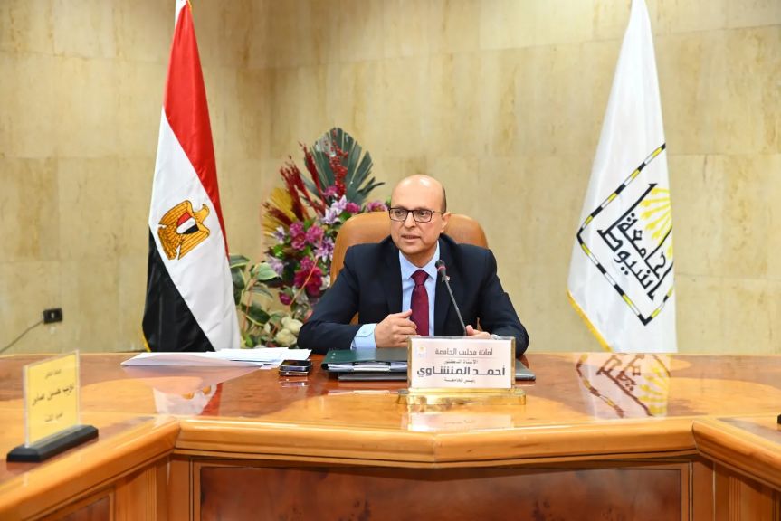 الدكتور المنشاوي يترأس اجتماع مجلس كلية الحقوق لاختيار ممثلي الكلية بلجنة اختيار العميد