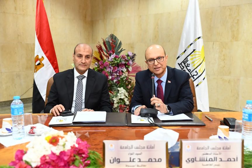 بحضور محافظ أسيوط.. الدكتور المنشاوي يترأس اجتماع مجلس جامعة أسيوط