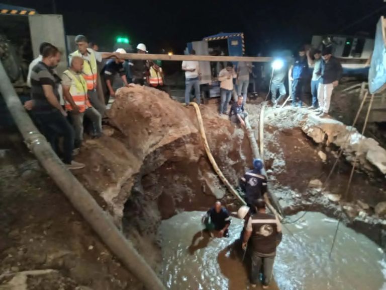 مياه سوهاج تُعلن انتهاء فرق الطوارئ والإصلاح من إصلاح كسر خط مياه 1200 بطما وتسريب خط طرد صرف صحي 900 بجرجا