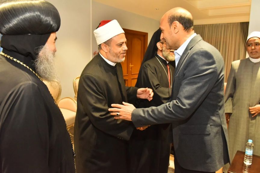 محافظ أسيوط يستقبل قيادات ورجال الدين الإسلامي والمسيحي لتبادل التهنئة بقرب عيد الأضحى المبارك وسط أجواء تسودها المحبة والوحدة الوطنية